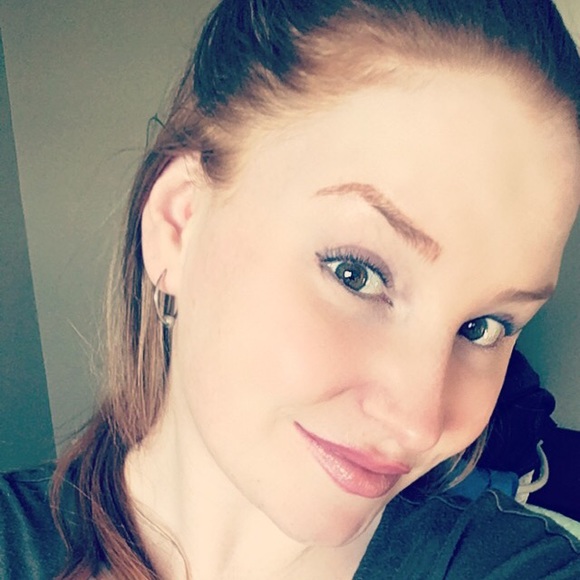 Meet your Posher, Becca - Picture 1 of 1